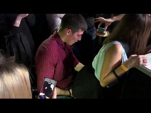 ❤️ Sexo real numa discoteca russa. Rapariga russa de 18 anos no ânus e vagina fodida numa discoteca ❌ Porno vídeo em pt.milfnut-net.ru ﹏